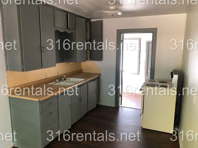 Building Photo - $650 - 1 bed 1 bath - Single Family Home