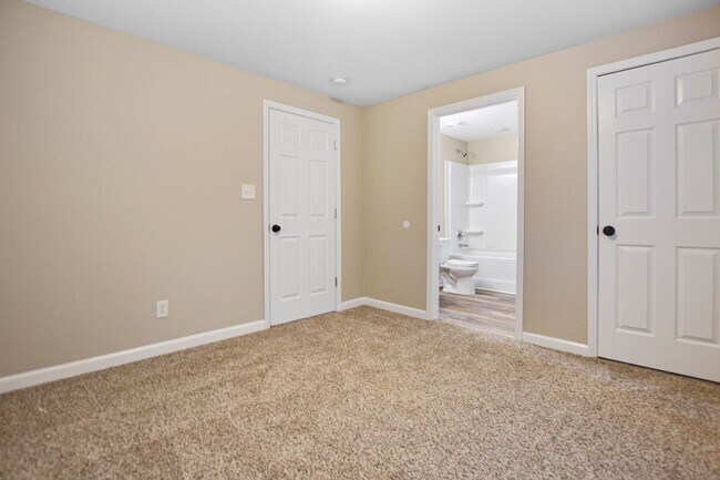 Building Photo - Pet Friendly Three Bedroom!