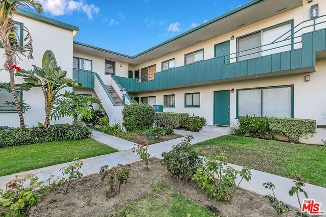 Building Photo - 2033 Euclid St