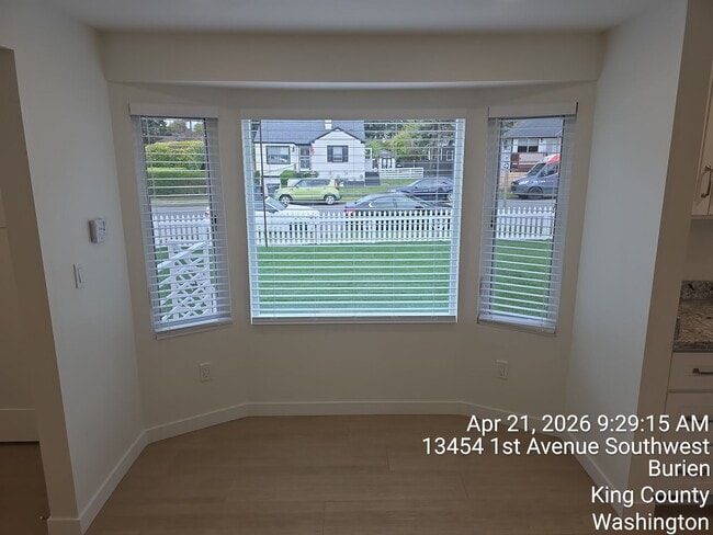 Building Photo - Burien Newly remodeled home - 3 bedrooms 2 bathrooms - A must see - available NOW