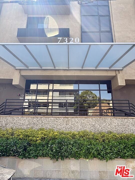 Building Photo - 7320 Hawthorn Ave