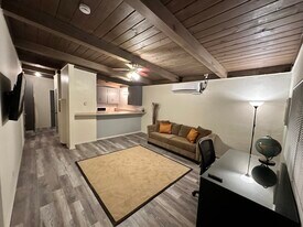 Building Photo - 1011 2nd St