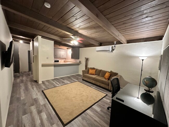 Building Photo - 1011 2nd St