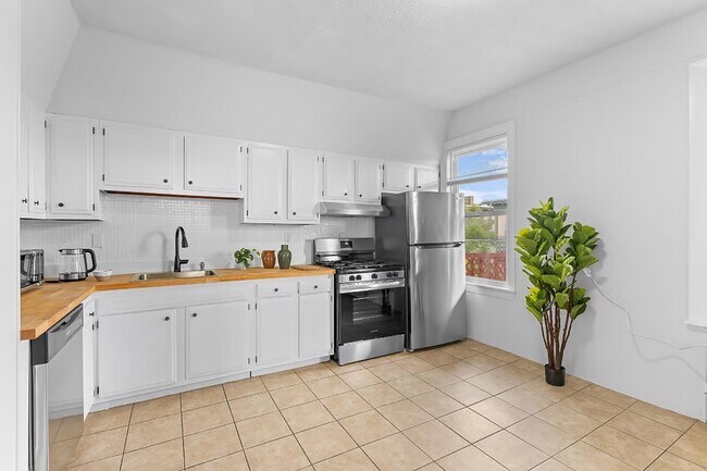 Building Photo - 3 Seafoam Ave