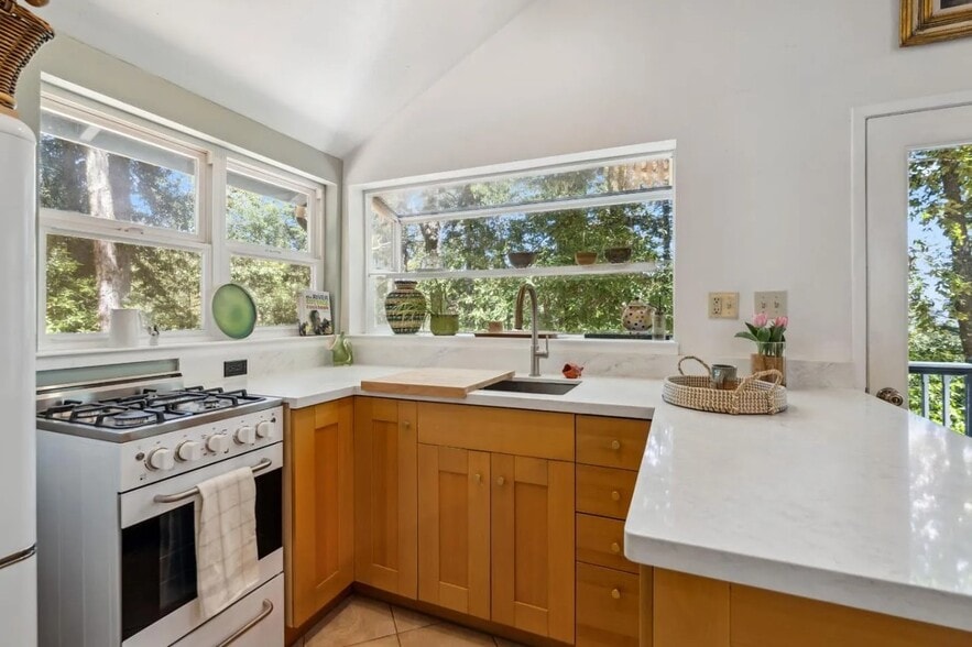 Building Photo - 1155 Fanning Grade