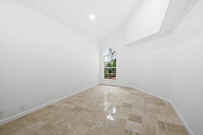 Building Photo - 2480 NW 66th Dr