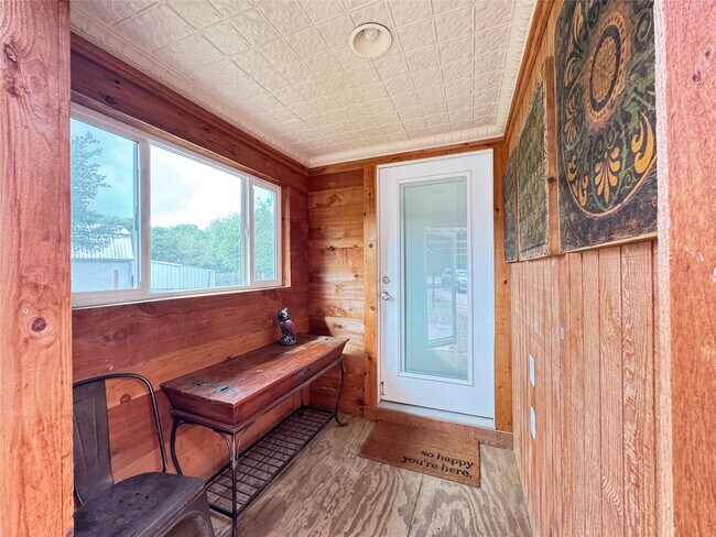 Building Photo - 879 Christmas Rd