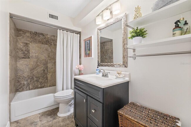 Building Photo - 4265 Brentwood Park Cir