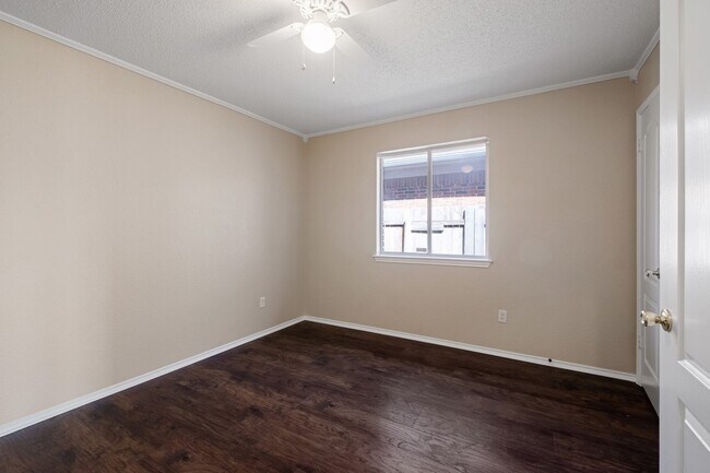 Building Photo - Spacious 4 Bedroom, 2 Bath, 1-Story Home i...