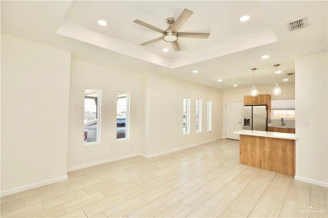 Building Photo - 18 Israel E Ave