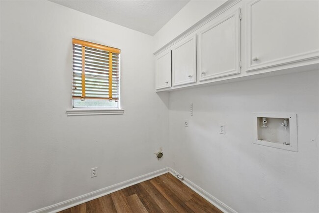 Building Photo - 11806 Gardenglen Dr