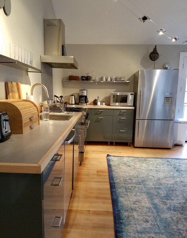 Kitchen - 302 Old Branchville Rd