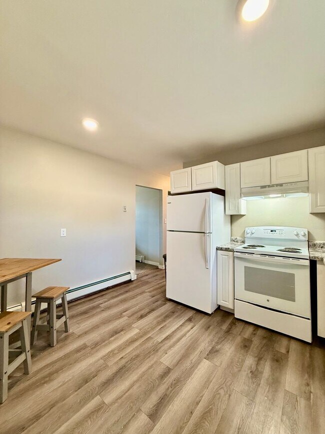 Building Photo - 220 9th Ave NW