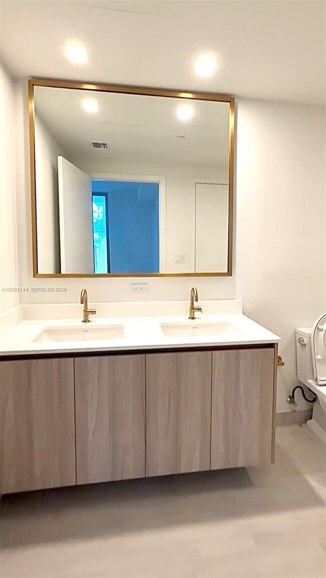 Building Photo - 77 SE 5th St