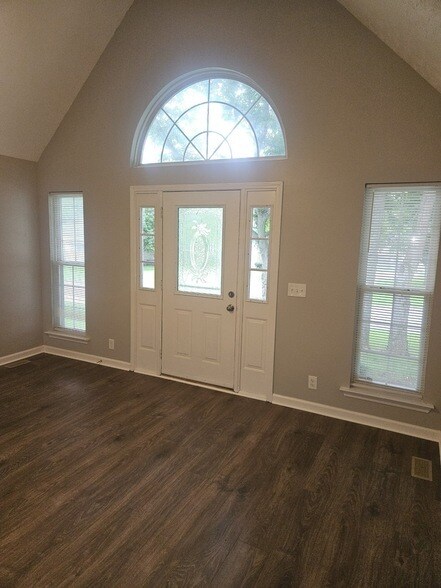 Building Photo - 1911 Pecan Ridge Dr