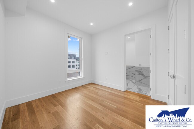 Building Photo - 218 Old Colony Ave