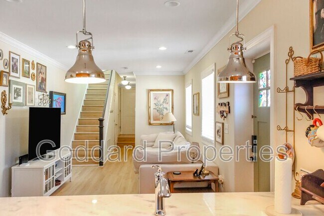 Building Photo - 907 Stiles St