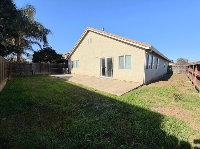 Building Photo - 1330 Riverside Ct