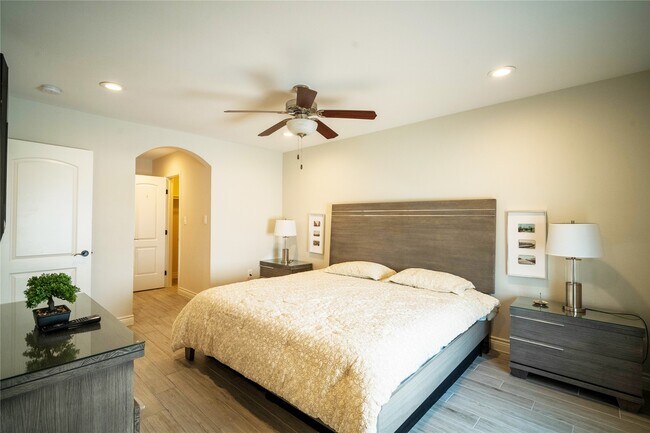 Building Photo - 902 22nd St