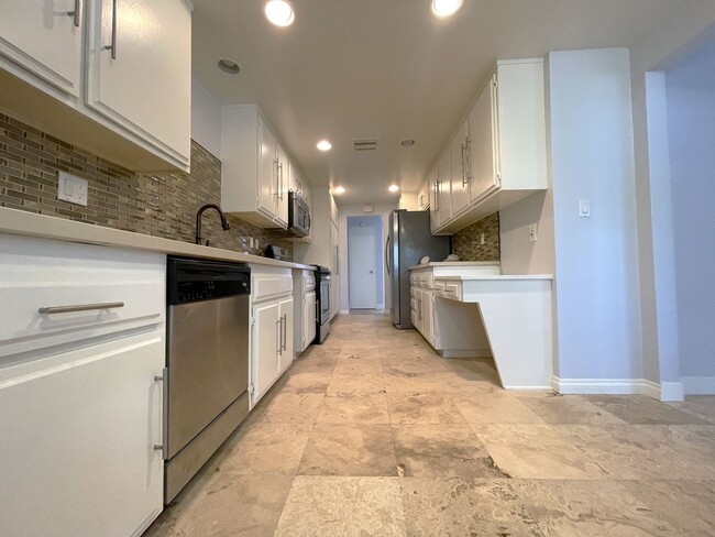 Building Photo - Beautifully Upgraded 4-Bedroom Home + Gara...