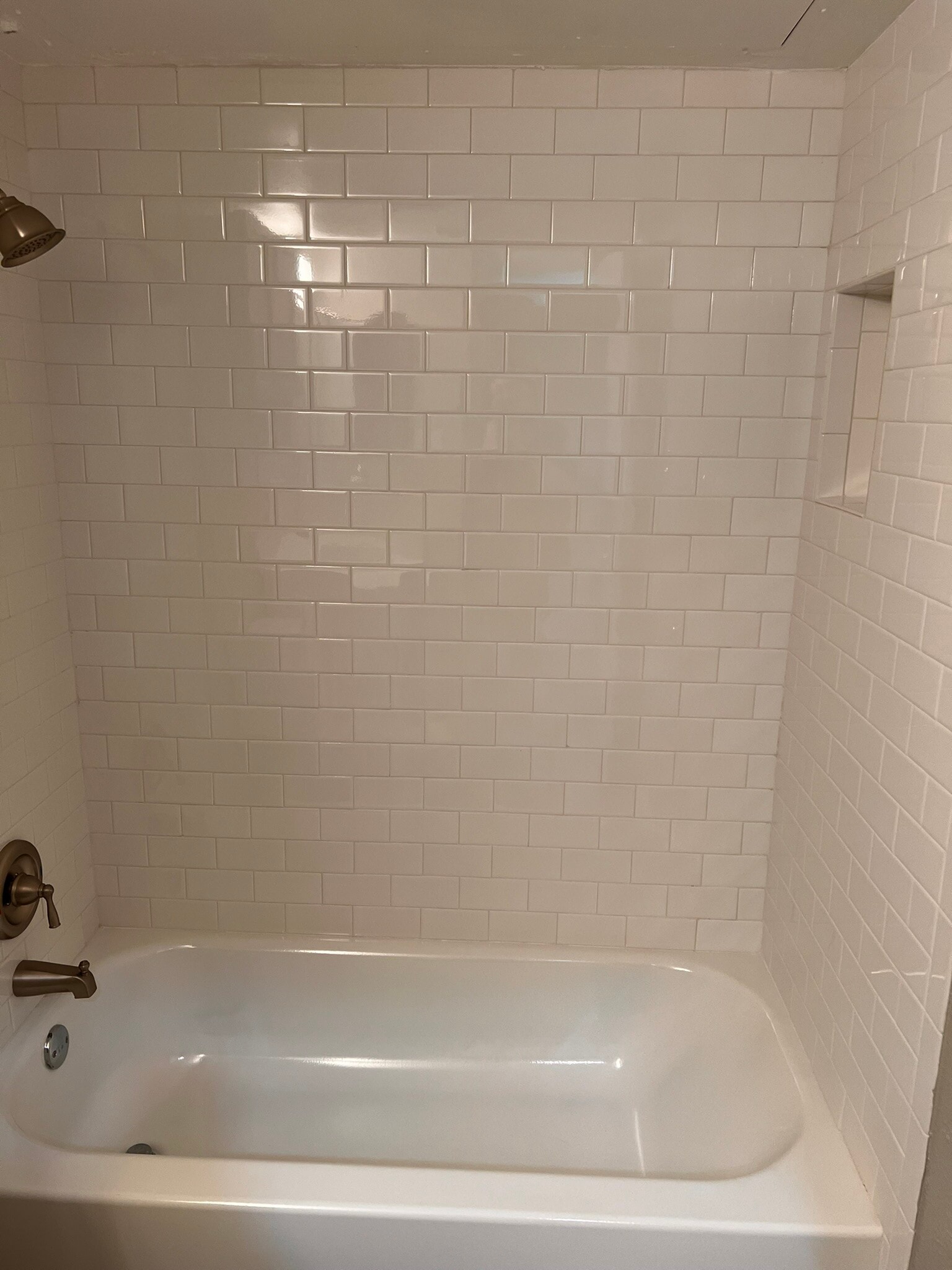 Hall Bath - shower/tub - 537 Bluebird Ln