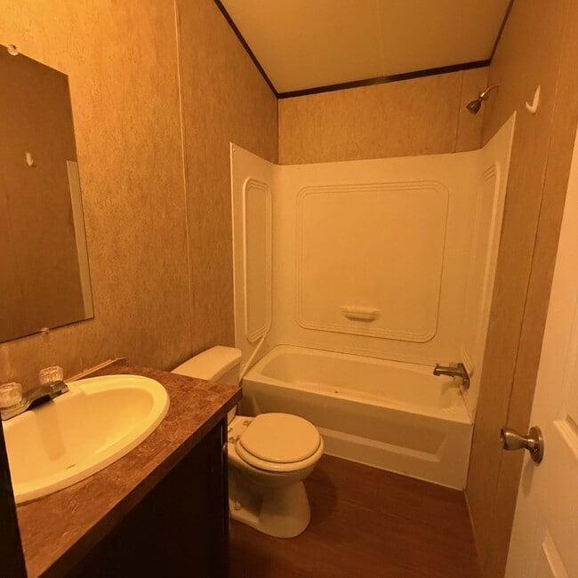 Building Photo - 815 W 40th St