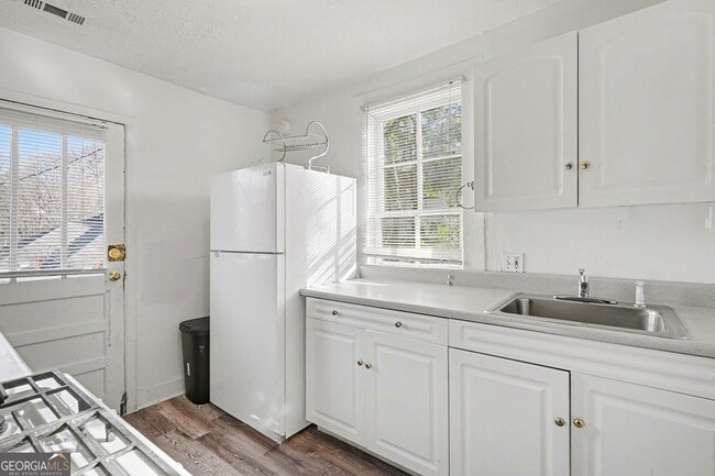 Building Photo - 504 Calhoun St NW