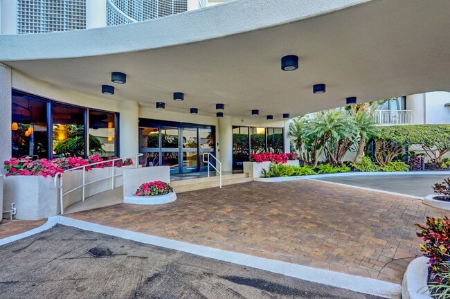 Building Photo - 3000 N Ocean Ave