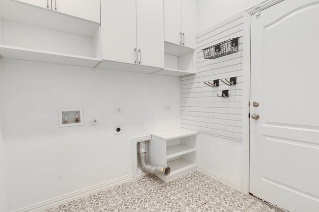Building Photo - 175 Short Leaf Dr
