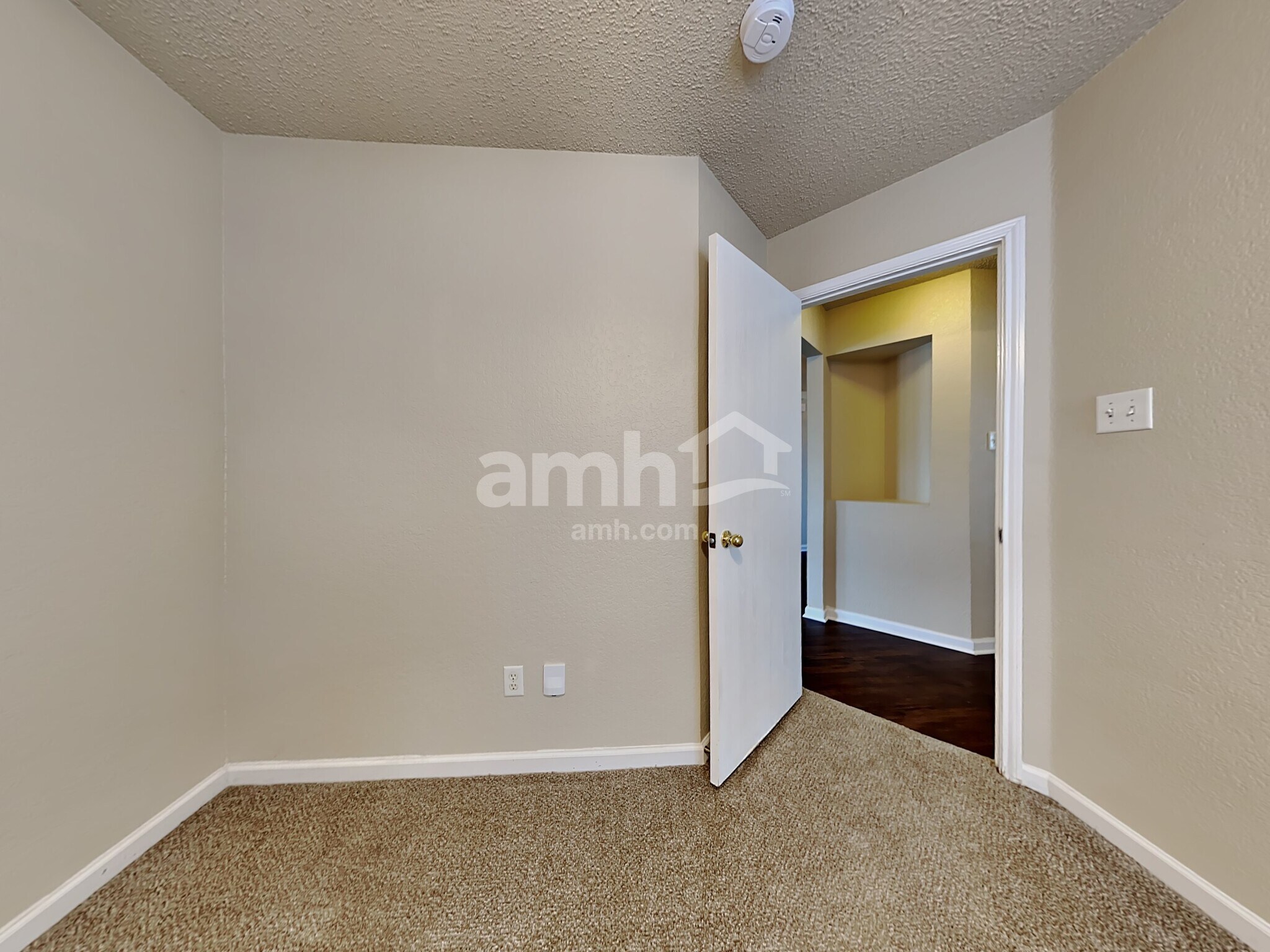 Building Photo - 955 Aaron Dr