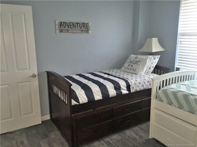 Building Photo - 9900 S Ocean Dr