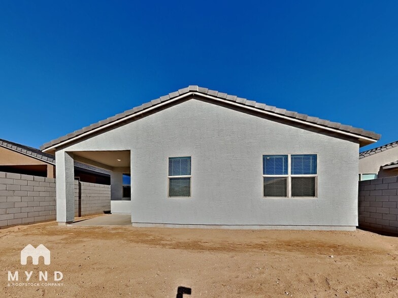 Building Photo - 17335 W Sunnyslope Ln