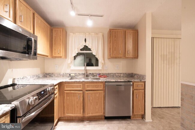 Building Photo - 1 Derwood Ct