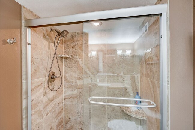 Building Photo - Seaside Serenity: Luxurious Gulf-Front Retreat on Southern Longboat Key