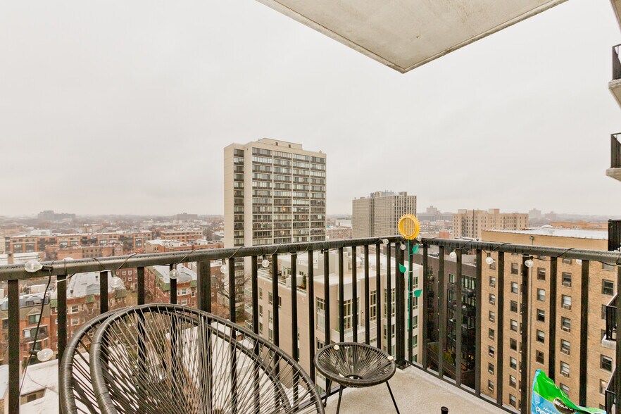 Building Photo - 2740 N Pine Grove Ave