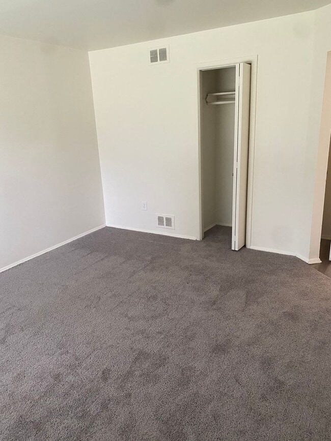 Interior Photo - Airport Apartments (DCP Venture 3 LLC)