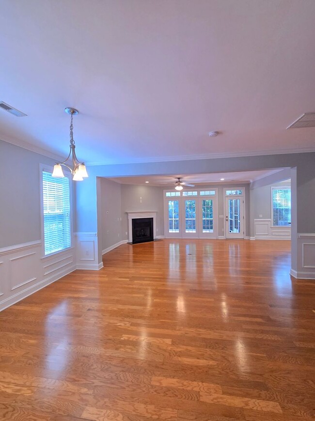Building Photo - TOWNHOMES AT HOLLY GLEN - Gorgeous townhom...