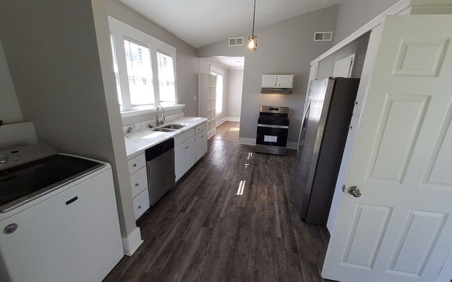 Building Photo - 668 Stonewall St