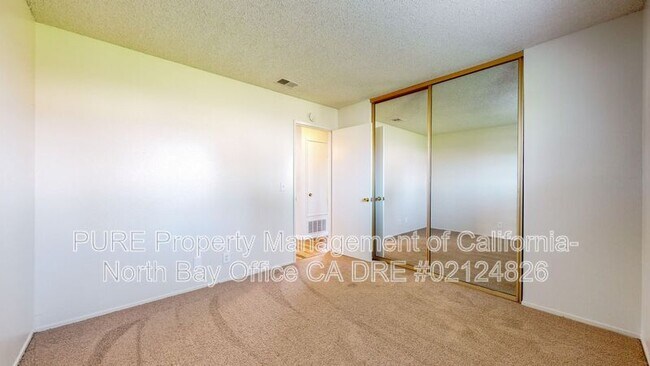 Building Photo - 1139 St Anthony Ln