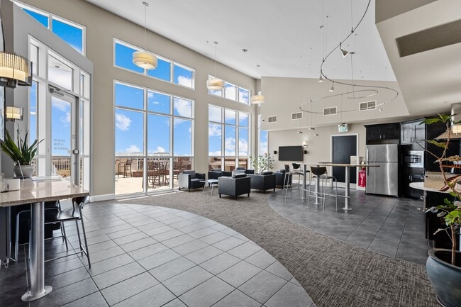 Building Photo - 400 W North St