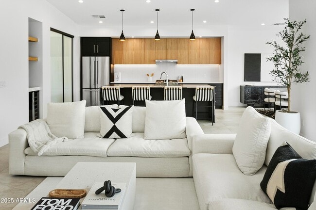 Building Photo - 4002 N 33rd Pl