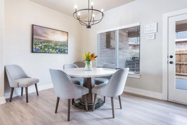 Building Photo - Elegant Home in Northwest Lubbock - Frensh...
