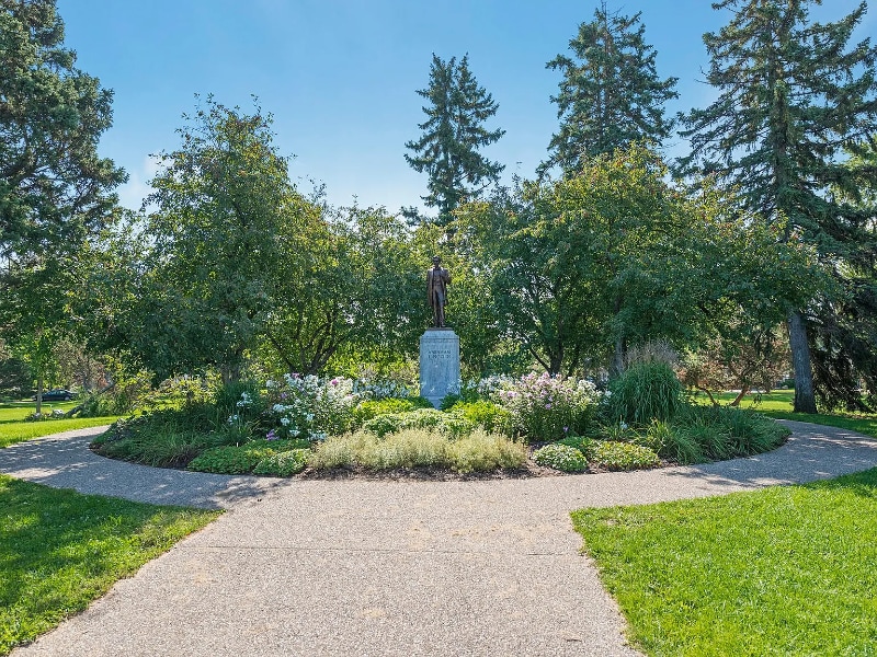 Building Photo - 2722 N Vincent Ave