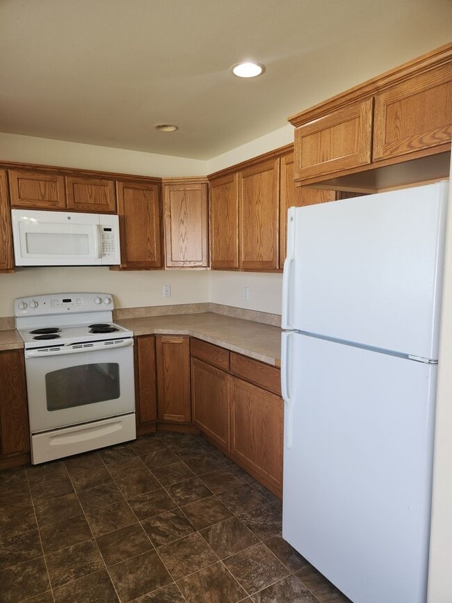 Building Photo - West Valley S. 90th 3br 2ba Double garage,...