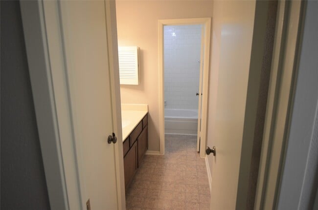 Building Photo - 24006 Merry Oaks Dr