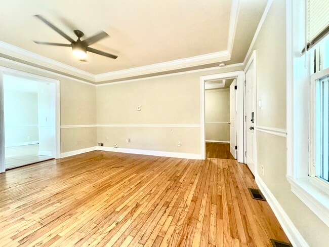 Building Photo - 707 Congress St