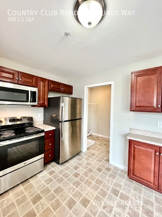 Building Photo - 703 Country Club Rd