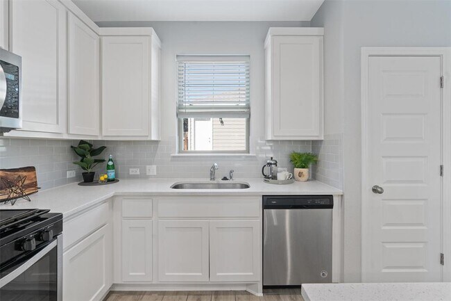Building Photo - 1713 Yaupon Grove Ln