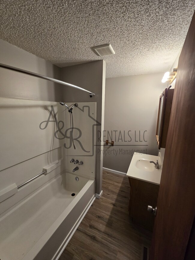 Building Photo - 215 W Forest St