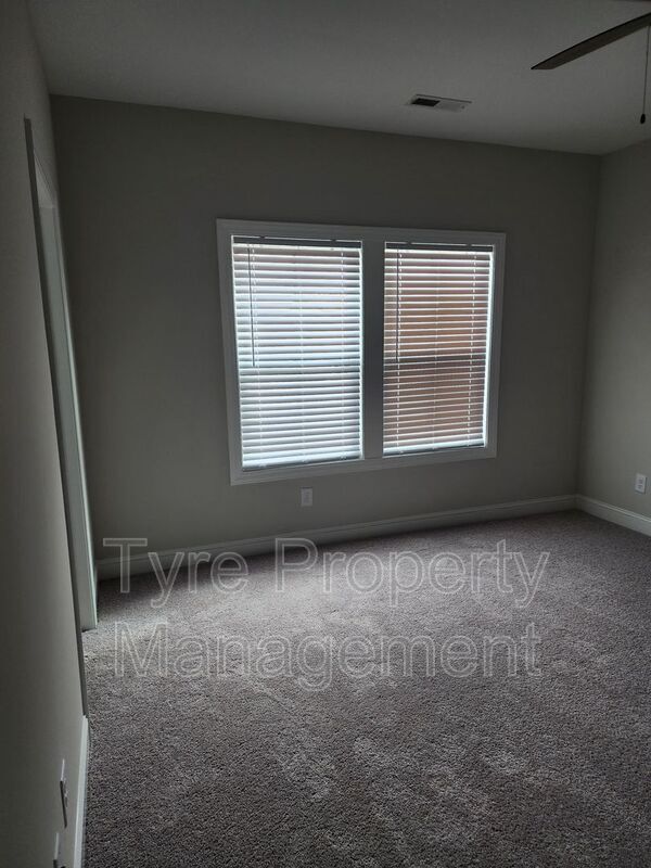 Building Photo - 2104 N Kali Ln